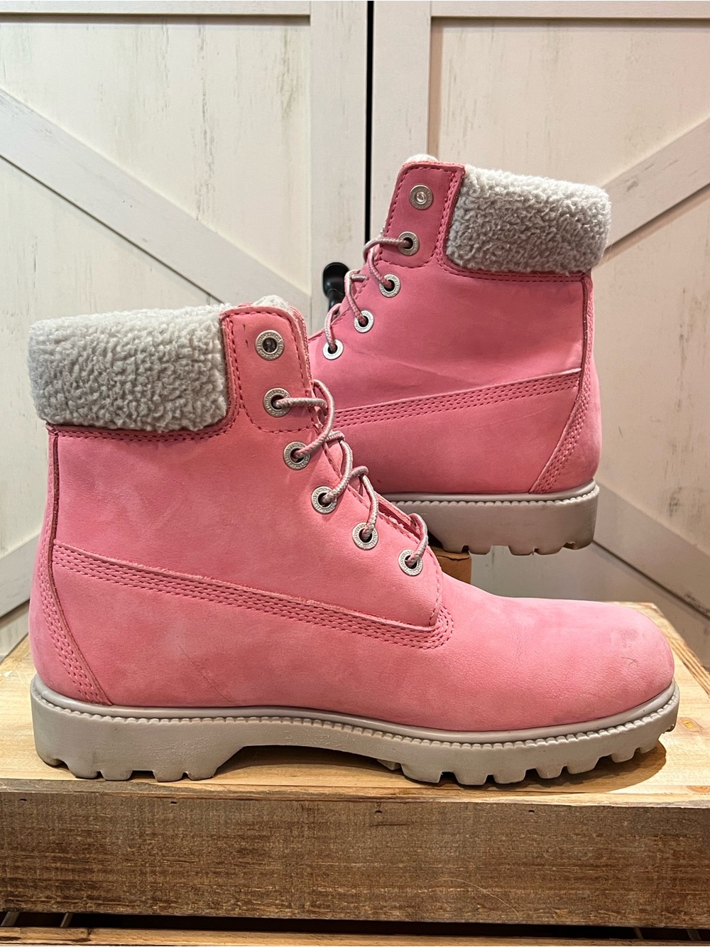 "Timberland Women’s 6-Inch Premium Pink Suede Waterproof Boots with Faux Fur 9 - Picture 4 of 13